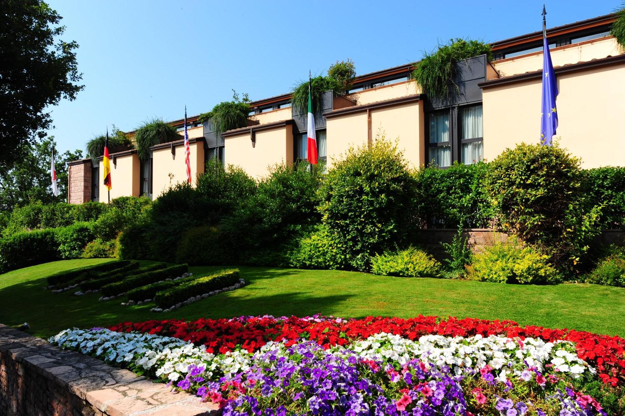 Bv Grand Hotel Ассизи Экстерьер фото