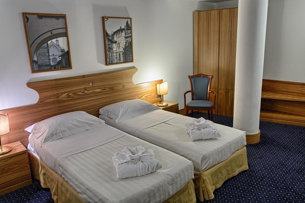 Bv Grand Hotel Ассизи Экстерьер фото