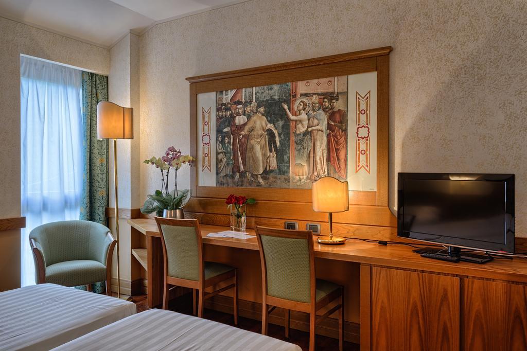 Bv Grand Hotel Ассизи Экстерьер фото